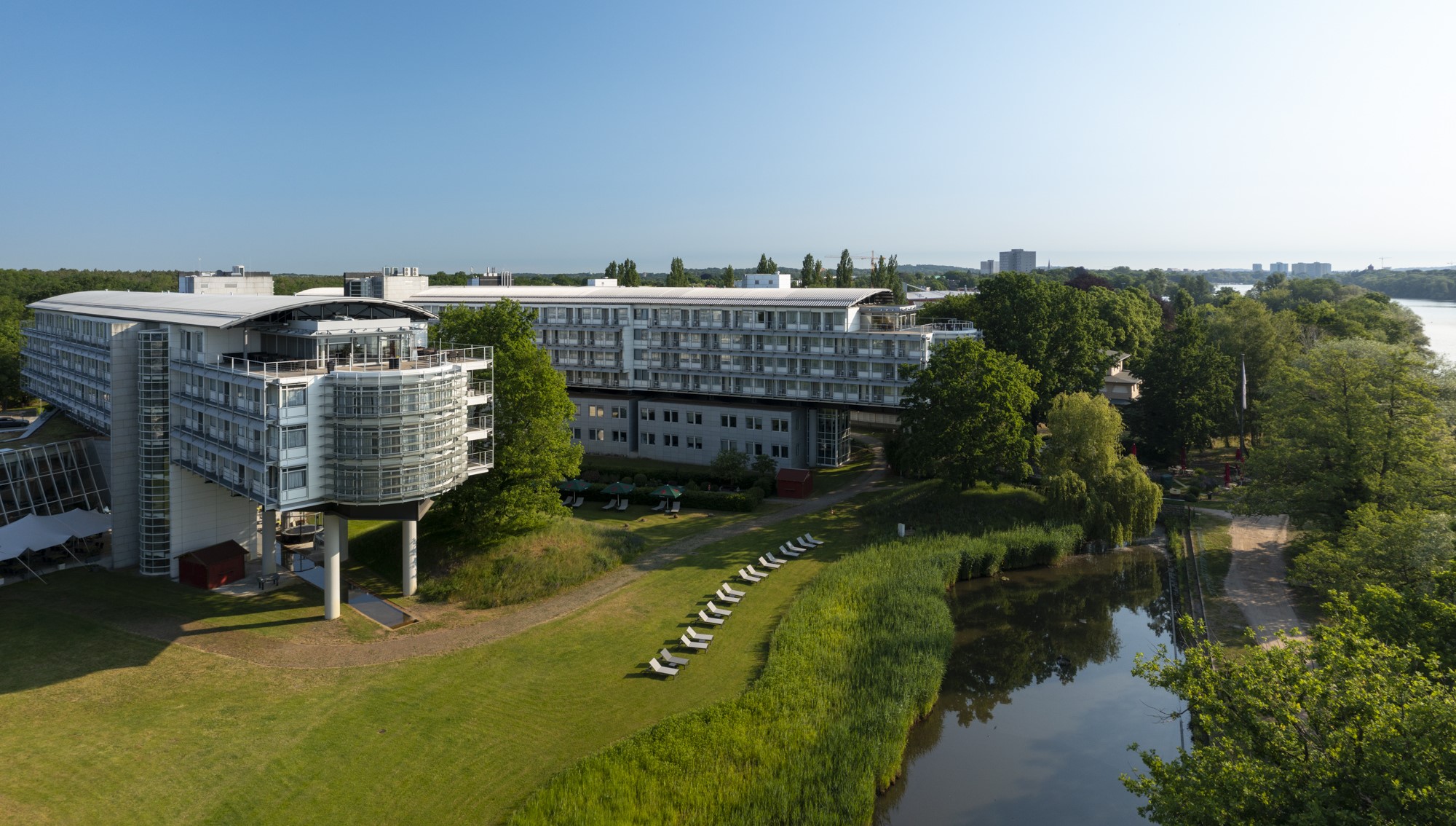 Kongresshotel-Potsdam-Templiner-See-Event Garden-Air View-Summer