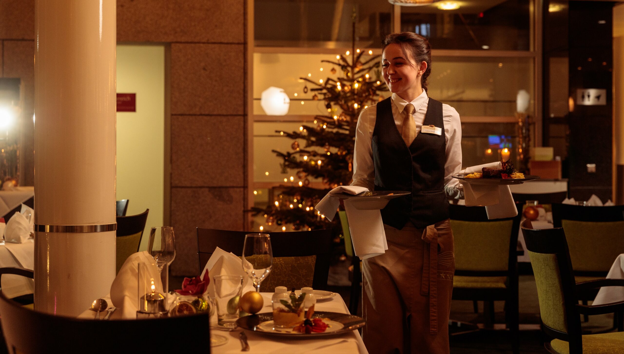 Christmas-service-restaurant-service-scaled