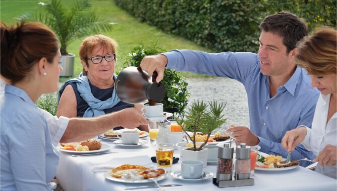 Brunchen-Garten-Familie