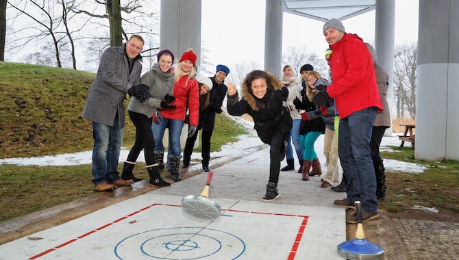 Eisstockschiessen-als-Rahmenprogramm-670x380