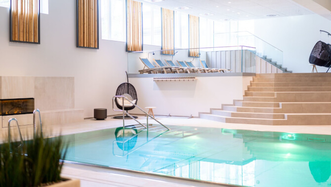 Indoor-Pool-Wellbeing-Area-Kongresshotel