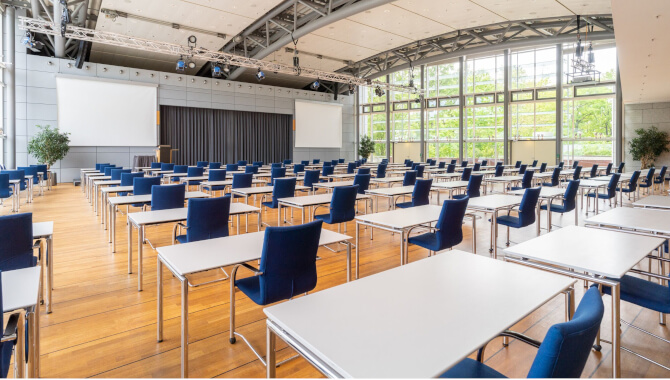 Sonderbestuhlung-Kongress-Saal-670x380-1