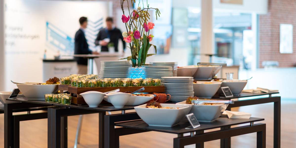 Foyer im Kongresshotel Potsdam. Buffet