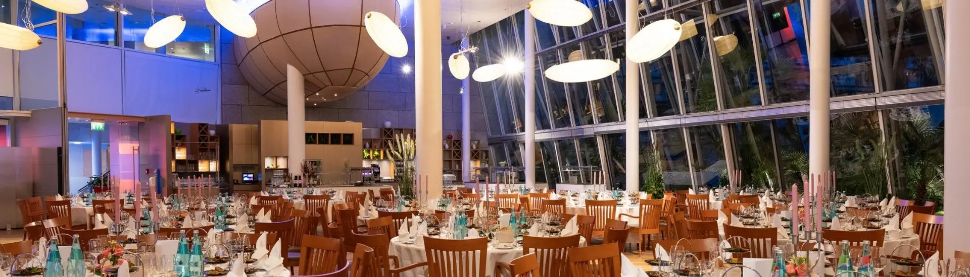Eventlocation. Restaurant-Zeppelin-in-Potsdam-am-Luftschiffhafen