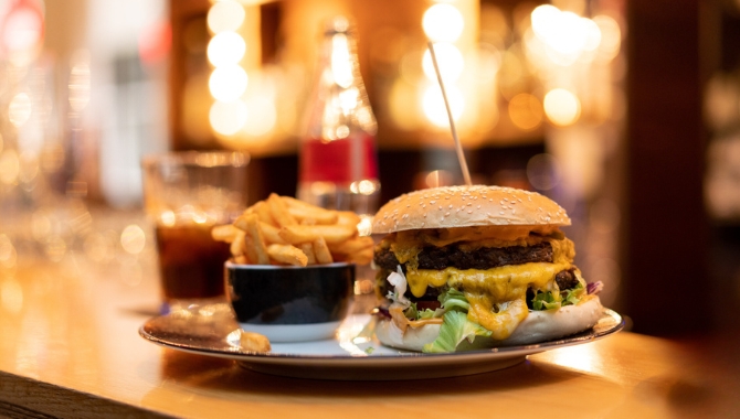 KH-Hütten-Burger Burger. Hütten-Burger. Gipfel Stüberl. Firmenfeier. Kongresshotel Potsdam.