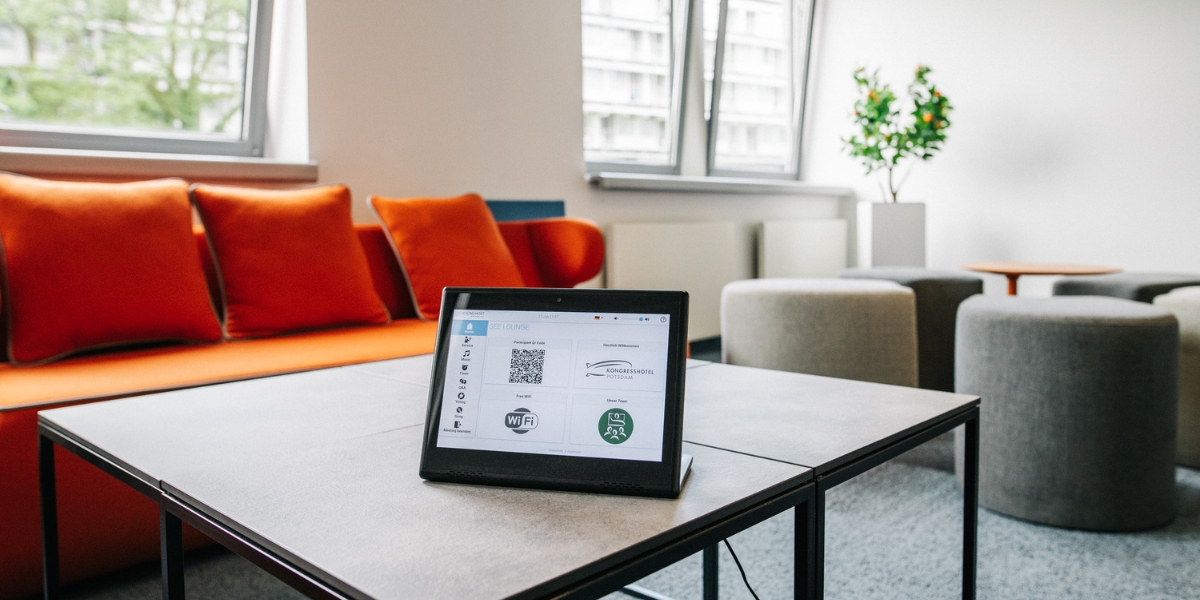 Das BeyondHost-System auf dem Tisch. Im Projektraum.