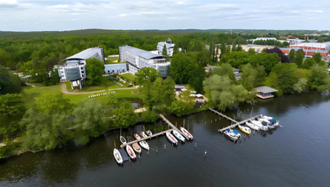 https://www.kongresshotel-potsdam.de/wp-content/uploads/2023/10/Kongresshotel-Potsdam-3.webp