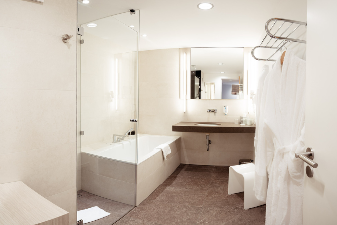 Badezimmer im Doppelzimmer Premium  des Kongresshotels Potsdam
