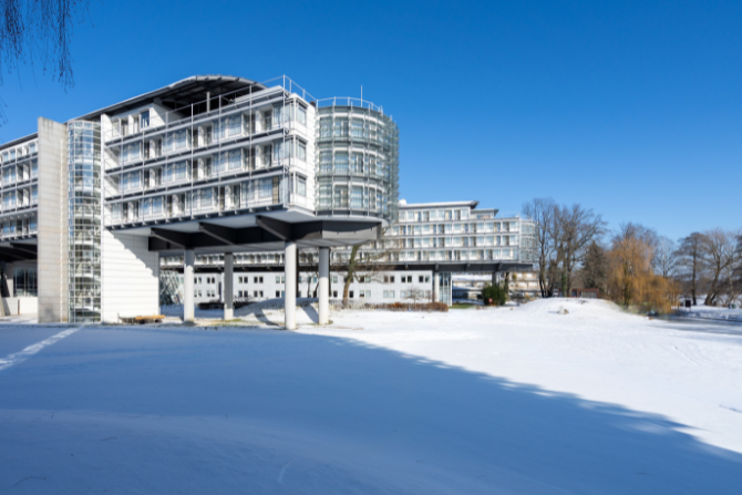 Kongresshotel Potsdam in der schönen Winterzeit von außen.
