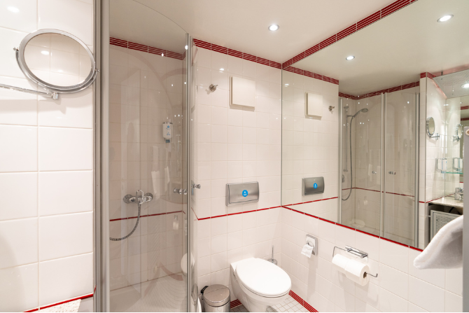 Badezimmer der Einzelzimmer im Kongresshotel Potsdam.