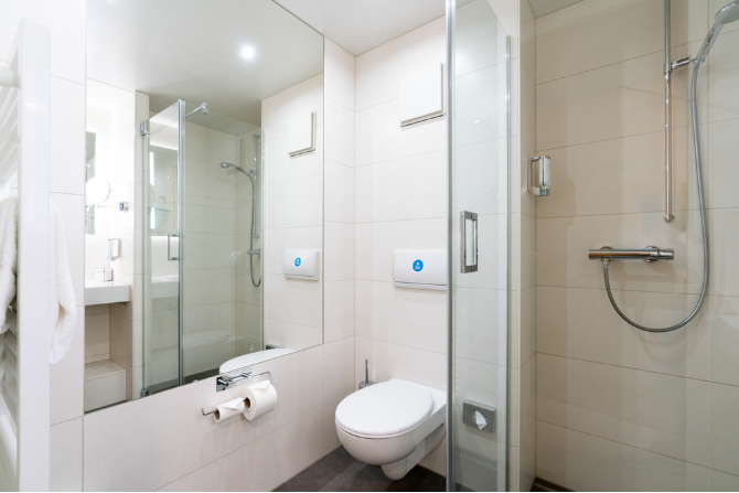 Badezimmer der Einzelzimmer im Kongresshotel Potsdam.